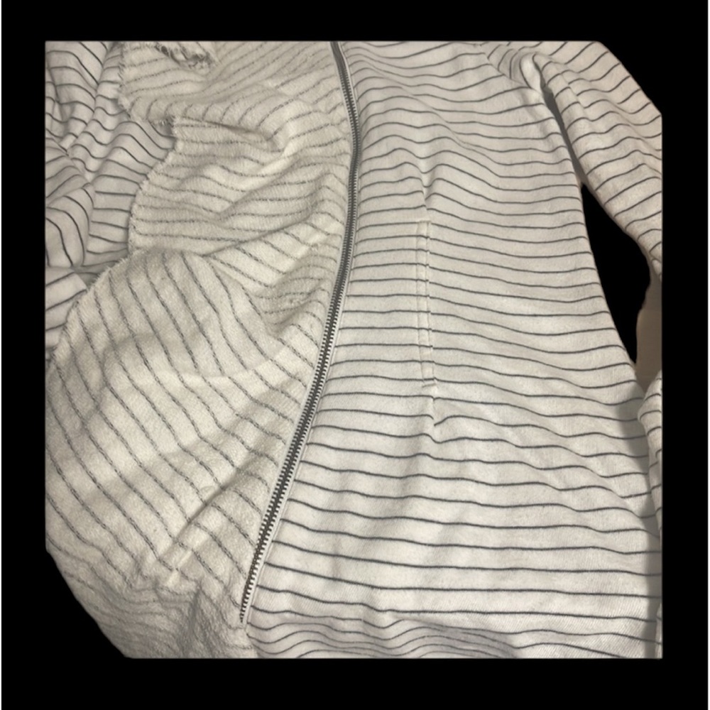 Zipper up ruffle jacket - Picture 12 of 14